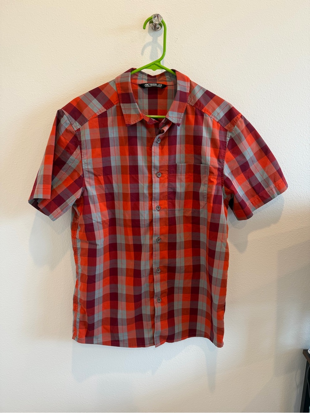 Men’s Arc’Teryx shirt
